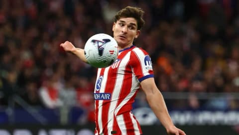 جوليان ألفاريز يعتذر لجماهير أتلتيكو مدريد.. ماذا قال؟