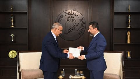 وزير العدل يتسلّم دعوة للمشاركة في اجتماع وزراء العدل العرب بالجزائر