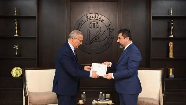 وزير العدل يتسلّم دعوة للمشاركة في اجتماع وزراء العدل العرب بالجزائر