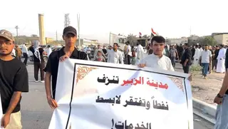 البصرة.. تظاهرة حاشدة في الزبير للمطالبة بتحسين الخدمات واستئناف مشروع المجاري
