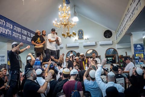 "מניעות בדרך לרבינו": עיכוב טיסות בנתב"ג בעקבות מעצר עריקים בדרכם לאומן