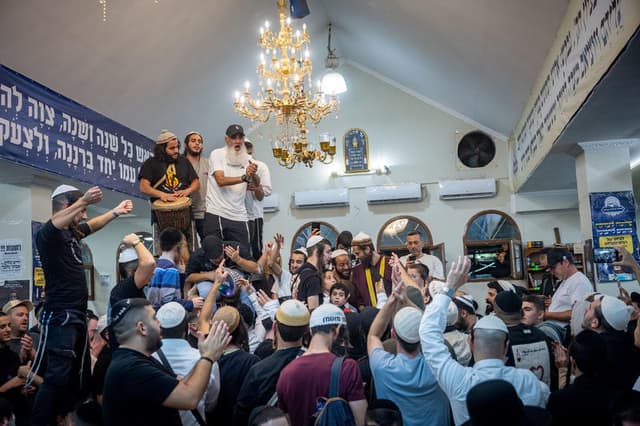 "מניעות בדרך לרבינו": עיכוב טיסות בנתב"ג בעקבות מעצר עריקים בדרכם לאומן