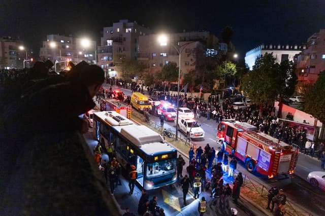 חשד לרכב ממולכד ברחוב שומרי אמונים בירושלים. עדכון החשש הוסר