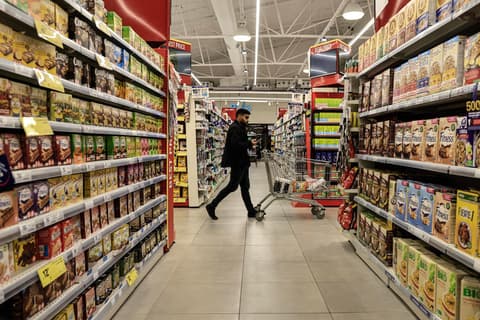 מכה לשר ברקת: רשת קרפור מתנתקת מהזכיינות ביוזמת "הסל של המדינה"