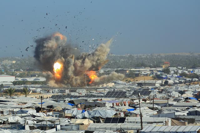 לאחר שזיהו יציאה מפיר מנהרה: כלי טיס של חיל האוויר תקף שלושה מחבלים בחאן יונס