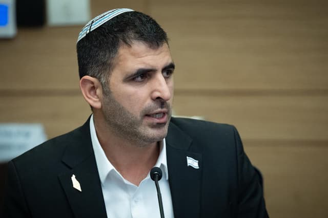היועמ"שית דורשת לדחות את יישום חוק התקשורת: דרישה לצו ביניים נגד יוזמת השר קרעי