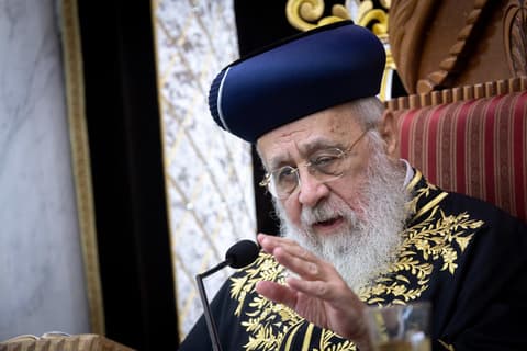 מרן הראשל"צ הרב יצחק יוסף שליט"א באזהרה: אסור לתמוך במועמדים המעודדים עלייה להר הבית