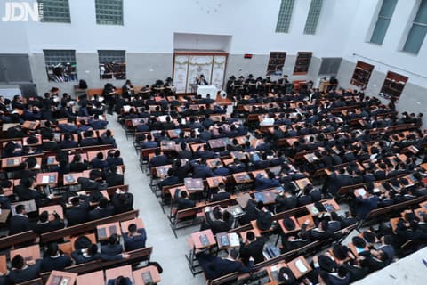 הגר"מ צדקה בשיחה לקראת יום כיפור בישיבת 'אוהל תורה'