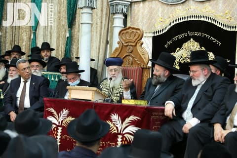 בליל אושפיזין דיצחק: ׳הקבלת פני רבו׳ לראשון לציון הגר״י יוסף שליט״א