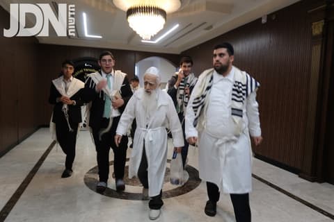 אֱמֶת מַה נֶּהְדָּר • יום הכיפורים במחיצת ראש הישיבה הגר"י כהן