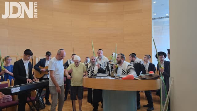 תפילה חגיגית והלל מוזיקלי מרגש במרכז הרפואי הדסה עין כרם