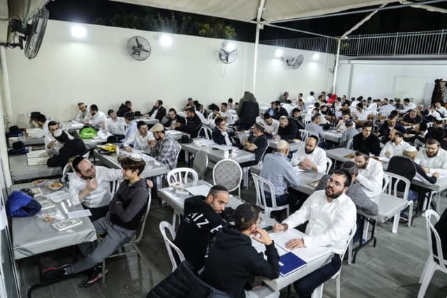 עיני העם אליך מייחלות" בימים הנוראים יעתירו עמודי התפילה על השותפים עם 'לב לאחים'
