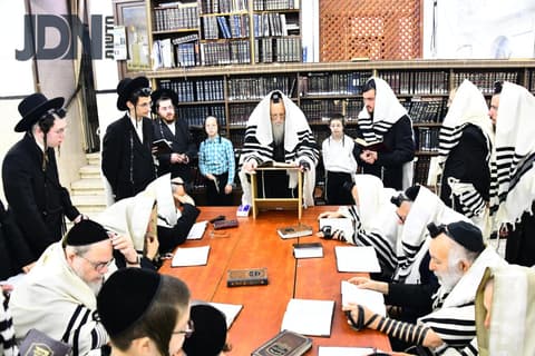 בְּכֻלְּהון אֲנִי מִתְחָרֵט • התרת נדרים בחצה"ק מודז'יץ