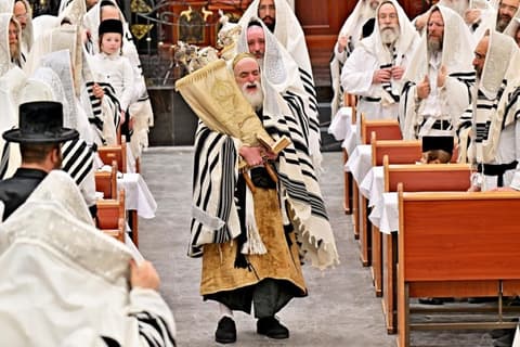 כִּי בַיּוֹם הַזֶּה יְכַפֵּר • יום הקדוש בחצה"ק ויז'ניץ