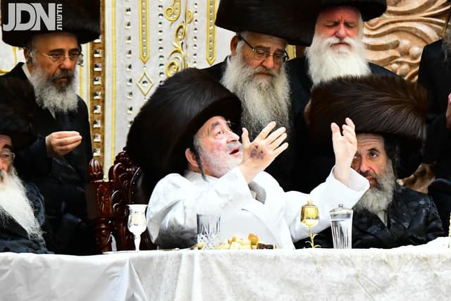 וְיִתְּנוּ לְךָ כֶּתֶר מְלוּכָה • נעילת ראש השנה בחצה"ק ויז'ניץ