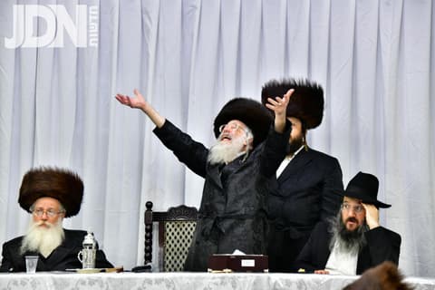 וְהָיִיתָ אַךְ שָׂמֵחַ • שולה"ט לכבוד האושפיזין בחצה"ק חוג חתם סופר