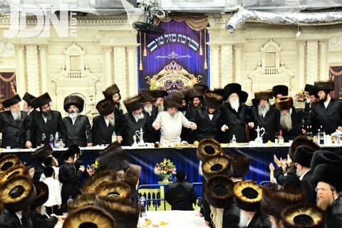 שמחת החתונה בחצרות לעלוב – מודז'יץ – אופלע – מאקאווא
