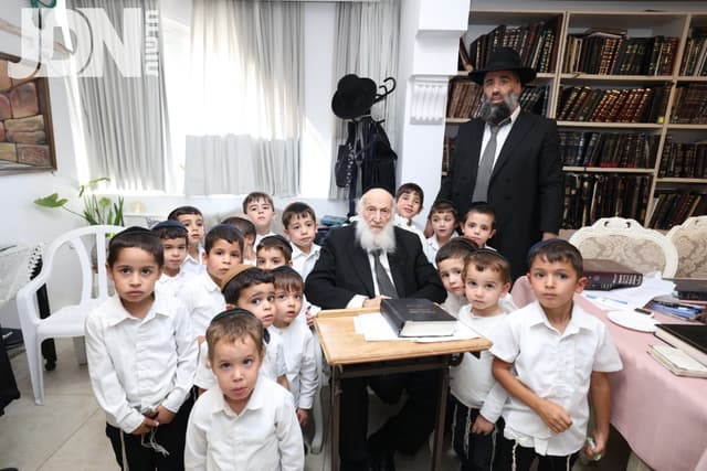 ילדי ת"ת בית דוד רמות אצל הגר"ש בצלאל