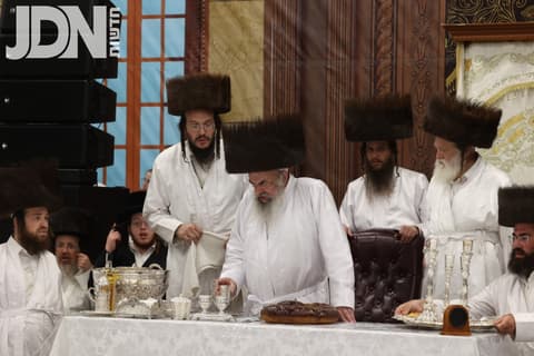נעילת החג והילולת האדמו"ר מלעלוב זצ"ל בחצה"ק לעלוב