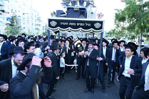 הכנסת ספר תורה לישיבת בית אשר מודיעין עילית