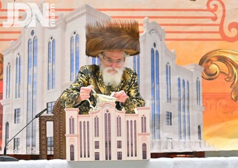 מעמד יציקת היסודות ומגילת היסוד לביהמ"ד ישועות משה ויז'ניץ באשדוד