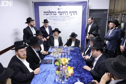מעמד סיום משנה ברורה בחדרו של מהמשגיח הגר"ד סגל