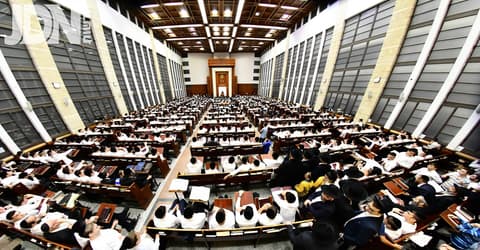 מרן ראש הישיבה הגרמ"ה הירש בישיבת מיר ברכפלד