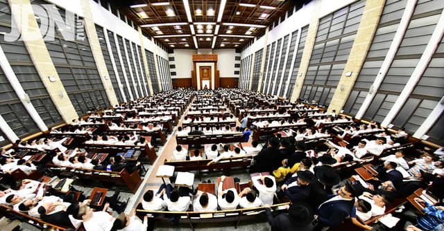 מרן ראש הישיבה הגרמ"ה הירש בישיבת מיר ברכפלד