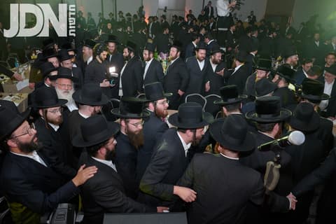 לונדון: המונים במעמד סיום הש"ס במסגרת הלימוד היומי