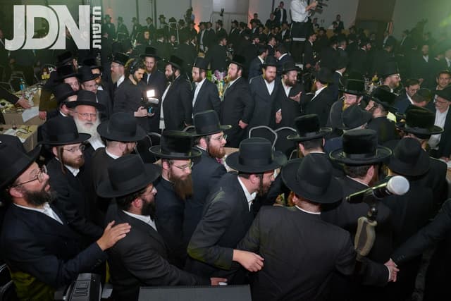 לונדון: המונים במעמד סיום הש"ס במסגרת הלימוד היומי