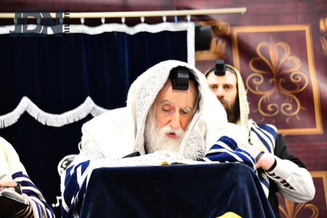 כָּל נֶדֶר או שְׁבוּעָה • האדמו"ר ממכנובקא בעלזא בהתרת נדרים