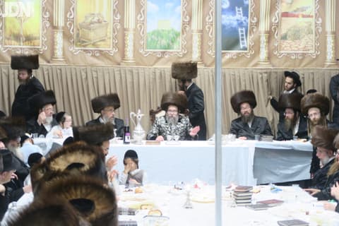 שולה"ט לכבוד האושפיזין בחצה"ק סקולען ירושלים