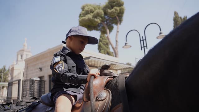 מרגש: השוטרים הגשימו חלום לילד ששרד את האירוע הקשה בבית שמש
