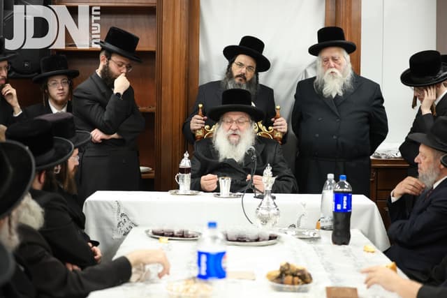 קביעת מזוזות וחנוכת ביהמ"ד החדש דחסידי נדבורנה בעיה"ק ירושלים