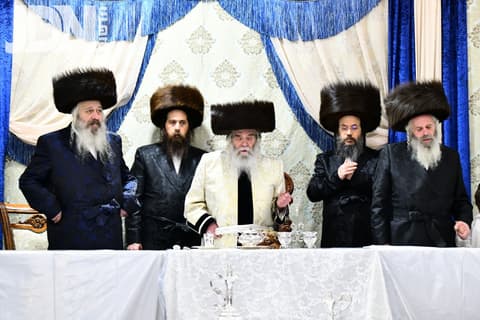 שולה"ט נעילת החג בחצה"ק קרעטשניף