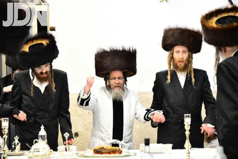 יום כיפור בחצה"ק קרעטשניף סיגעט