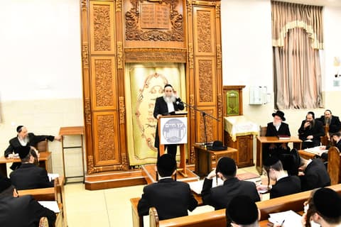 הגר"א גרבוז בשיעור כללי בישיבת עץ חיים ד'באבוב