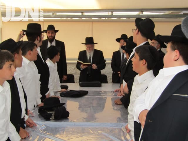 תלמידי ת"ת 'חזון מאיר' באשדוד עלו לירושלים לשיחת חיזוק ולסליחות בכותל