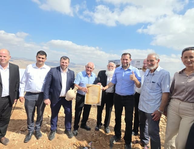 בדרך להר כביר: הונחה אבן הפינה לטיילת "שביל יהושע"