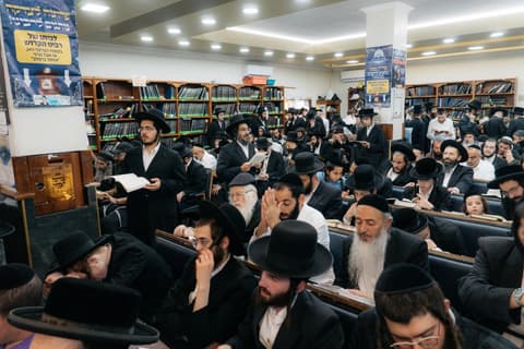 "לא זכור עומס כזה": שיא של מתפללים ביום הכיפורים באומן