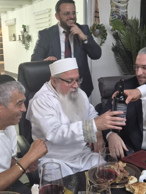 במעמד הקבלת פני רבו: המקובל חשף מה אמר רבי אלעזר אבוחצירא זצוק״ל על ערוץ 2000?