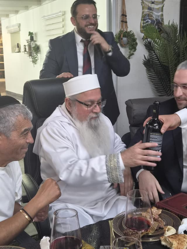 במעמד הקבלת פני רבו: המקובל חשף מה אמר רבי אלעזר אבוחצירא זצוק״ל על ערוץ 2000?
