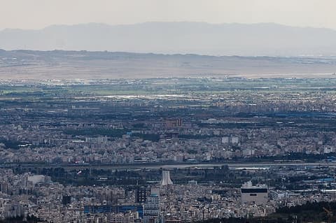המצור האמריקני חונק את יצוא הנפט: איראן שוקעת במשבר כלכלי חריף ביותר