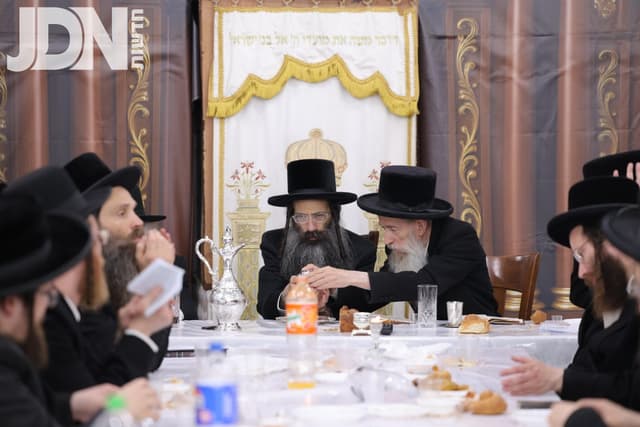 הילולת האדמו"ר מסטריקוב זצ"ל אצל נכדו האדמו"ר מסטריקוב