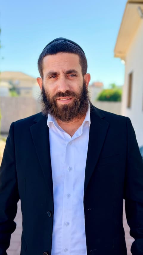 המועמד החרדי בעוצמה יהודית חשף את החיבור שלו לחסידות בעלז
