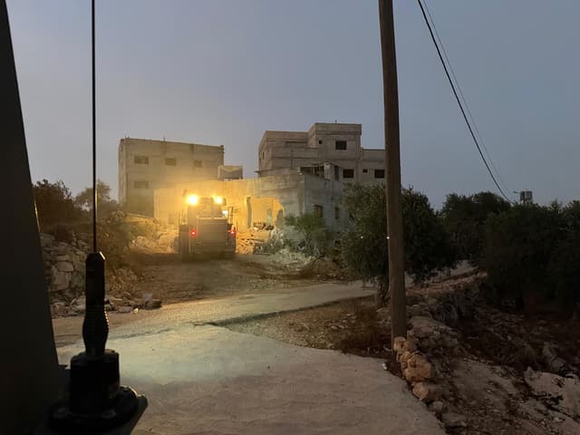 ניסה לתקוף לוחמים עם בקבוק תבערה, מטען מאולתר וסכין – וחוסל