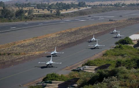הסלמה בתימן: החות'ים תקפו בסיסים ומתקני נפט בסעודיה; 73 נפצעו