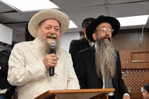 תיעוד נדיר: המקובל הגר"ד בצרי זצ"ל בהקפות השניות האחרונות בחייו