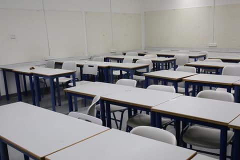 פעוטה בת 4 נפלה משולחן בבני ברק ומצבה מוגדר בינוני
