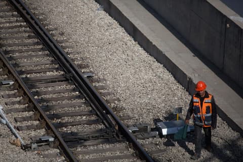 חבלה מכוונת בהולנד: צינורות שהונחו על הפסים שיבשו את רשת הרכבות